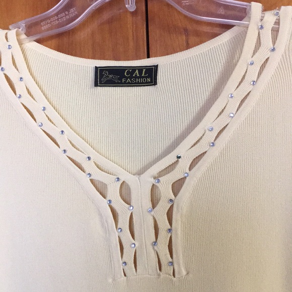 Crystal Accents top by CAL - Picture 2 of 6